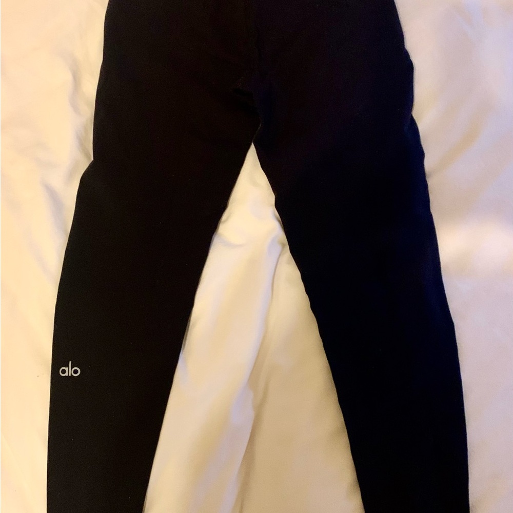 ALO Yoga Black Leggings with Full Length and Body Hugging Fit